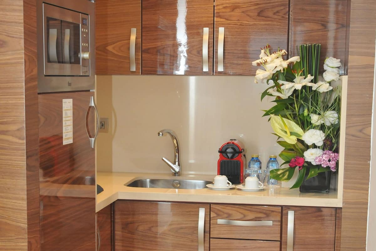 classic privilege suite balcony | private kitchen | microwave, espresso maker, coffee/tea maker, electric kettle