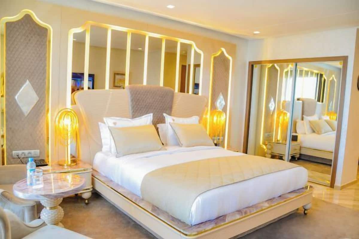 Premium bedding, pillowtop beds, free minibar items, in-room safe
