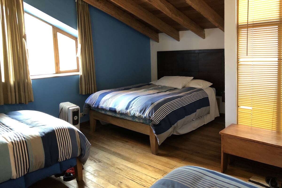 Habitación triple, 3 camas individuales | Wifi gratis