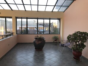 Driepersoonskamer, 3 eenpersoonsbedden | Terras