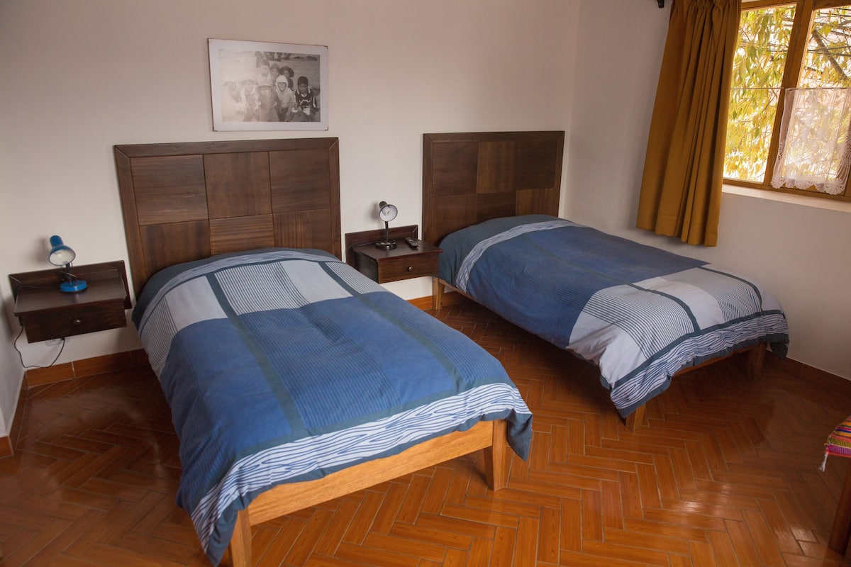 Habitación con 2 camas individuales, 2 camas individuales | Wifi gratis