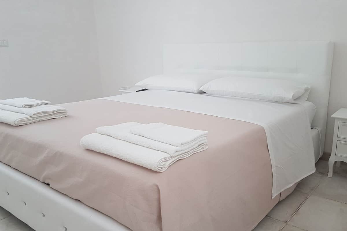Deluxe Double Room | Memory-foam beds, minibar, free WiFi, bed sheets
