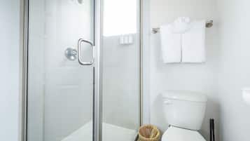 Cottage, 1 Queen Bed with Sofa bed, Non Smoking | Bathroom shower