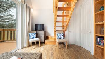 Cottage, 1 Queen Bed with Sofa bed, Non Smoking | Living room | Flat-screen TV, DVD player, toys