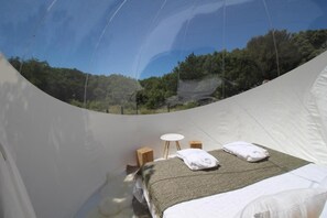 Blackout drapes, soundproofing, free cribs/infant beds, free WiFi - Chambres D'hôtes Les Esplanes (La Garde-Adhemar)