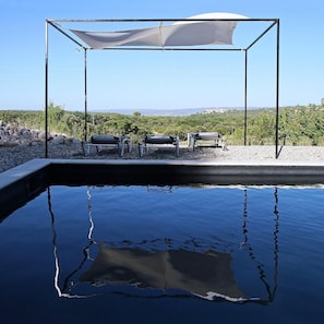 Outdoor pool, pool loungers - Chambres D'hôtes Les Esplanes (La Garde-Adhemar)