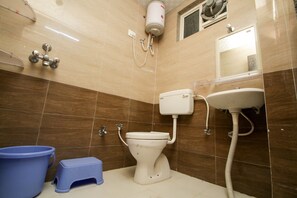 Deluxe Double Room, 1 Double Bed, Non Smoking | Bathroom