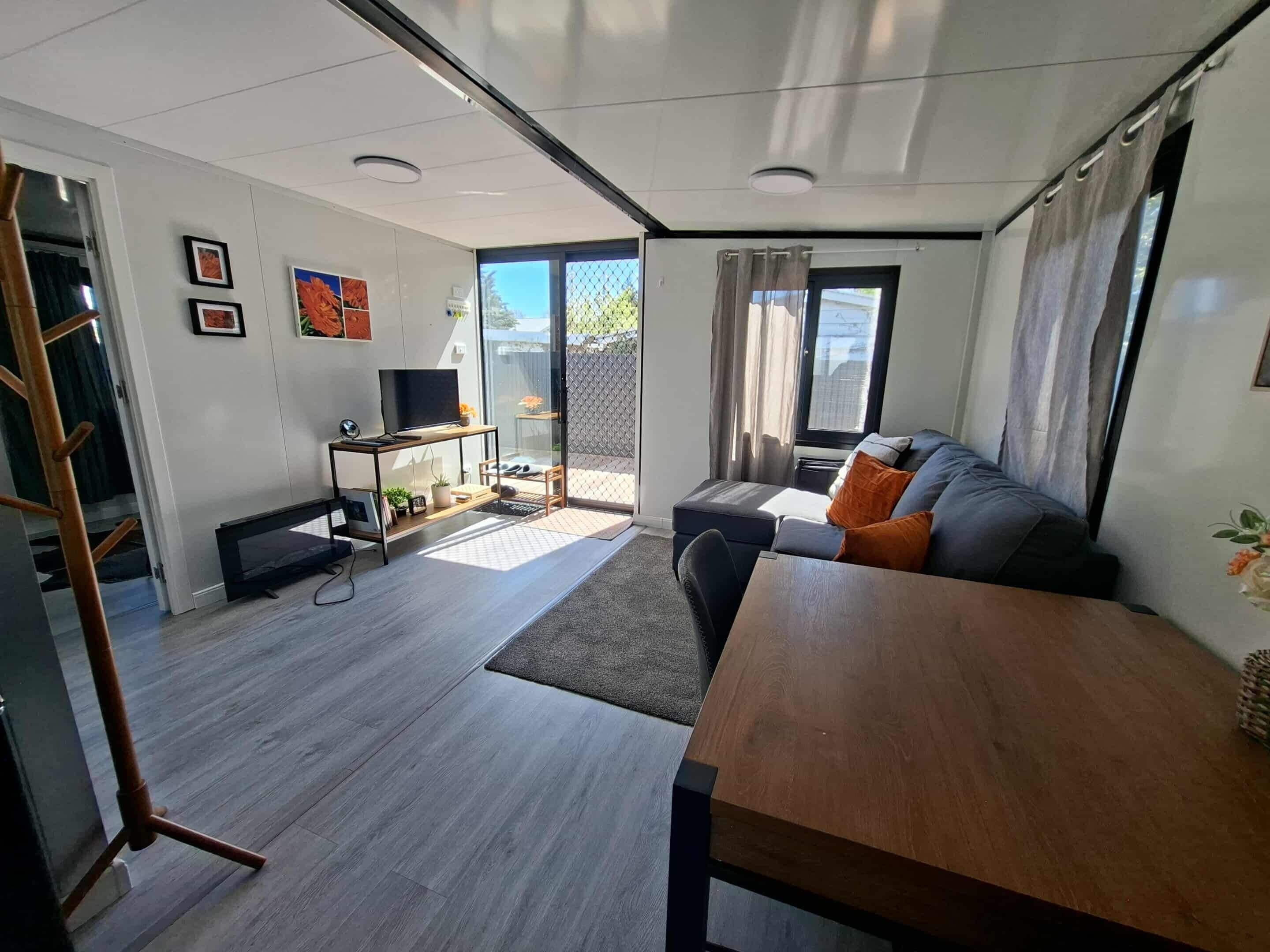 华丽小屋 | 起居区 | 32-英寸智能电视（配备数码频道）