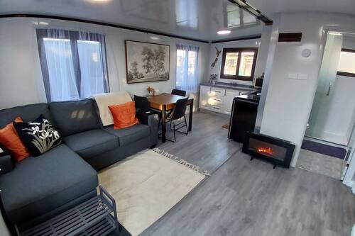 Family Cabin | Living area