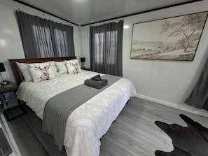 Deluxe Cabin | Individually decorated, individually furnished, iron/ironing board - Mackenzie Motels (Fairlie)