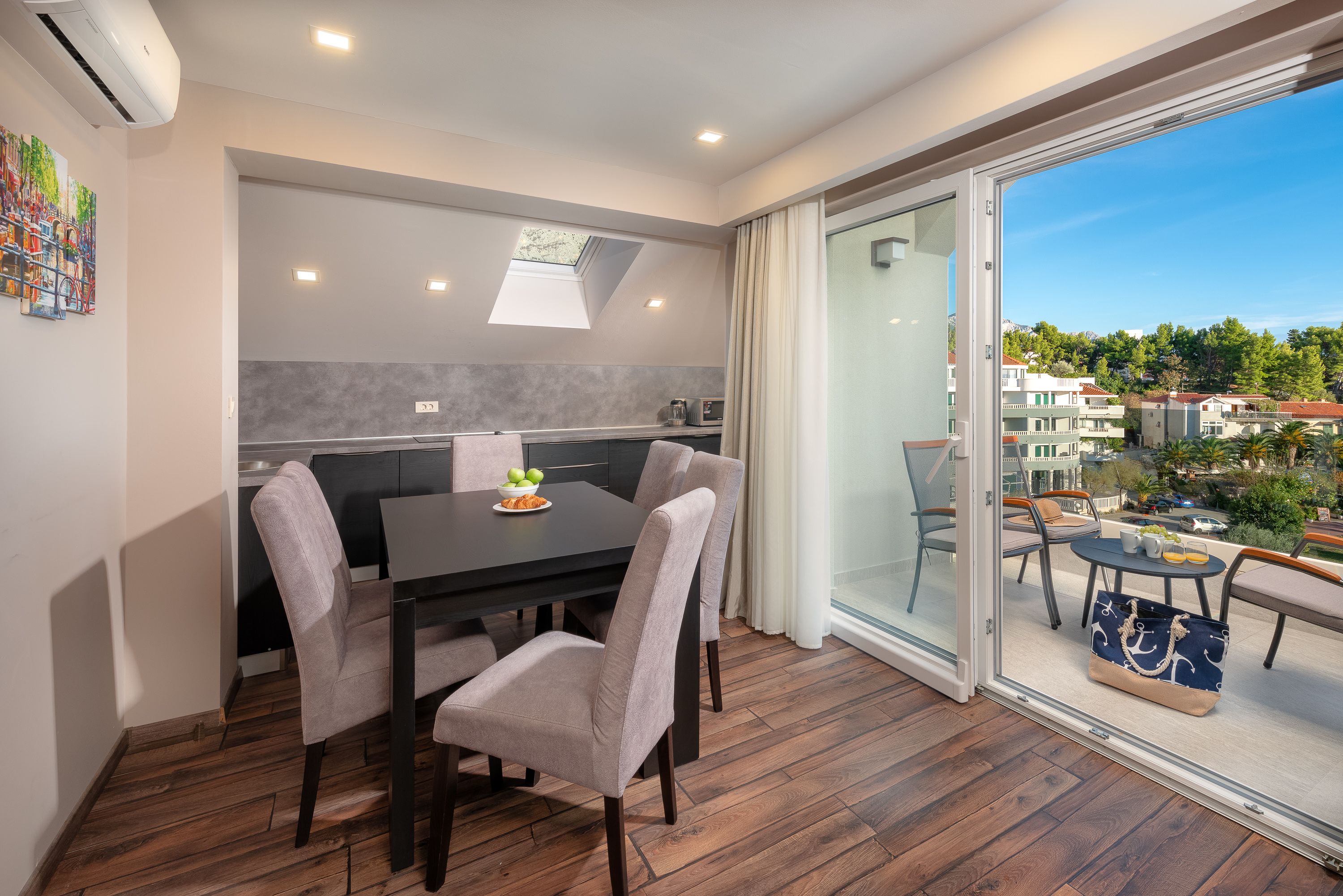 33-inch flat-screen tv with premium tv channels, tv