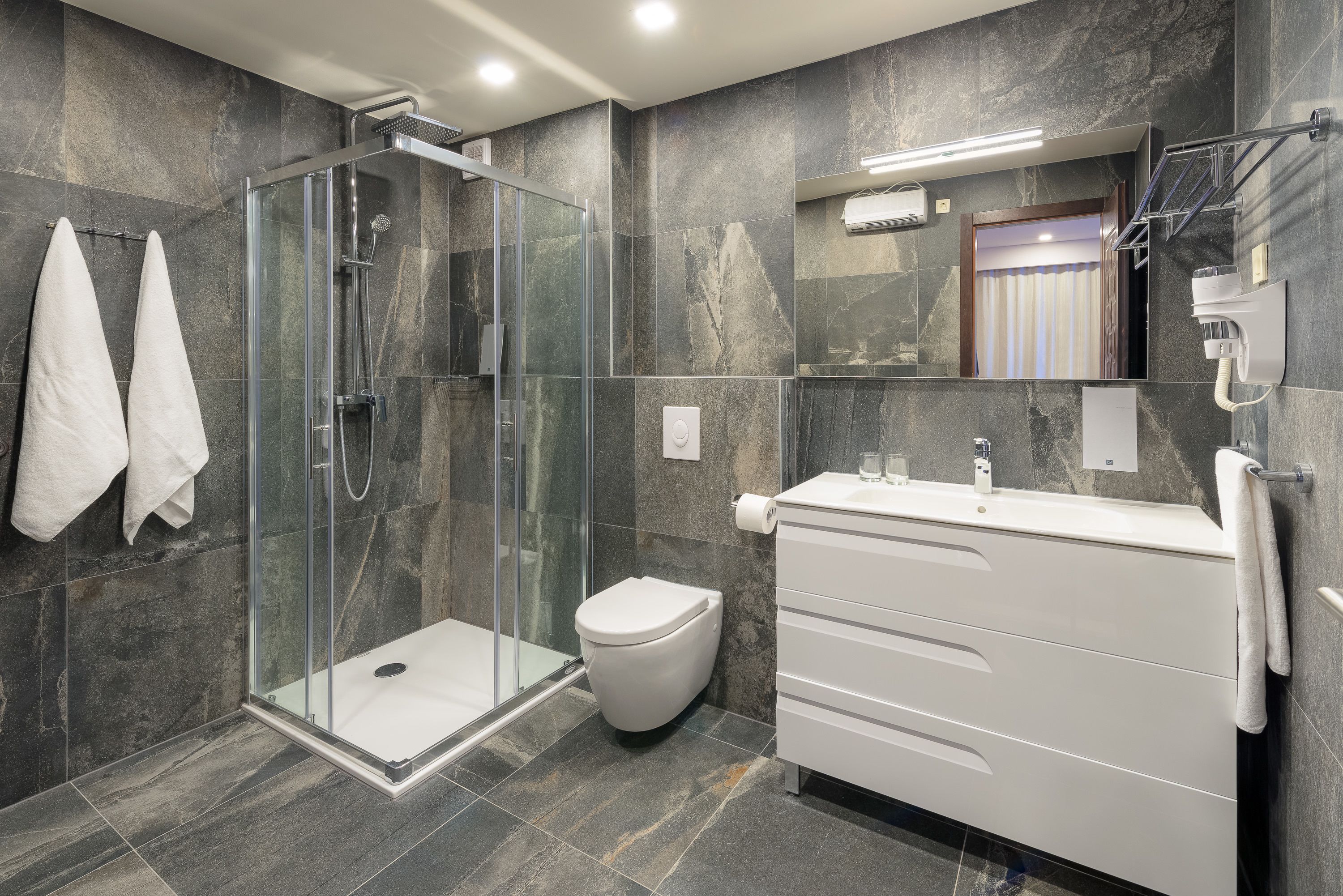 shower, free toiletries, hair dryer, towels