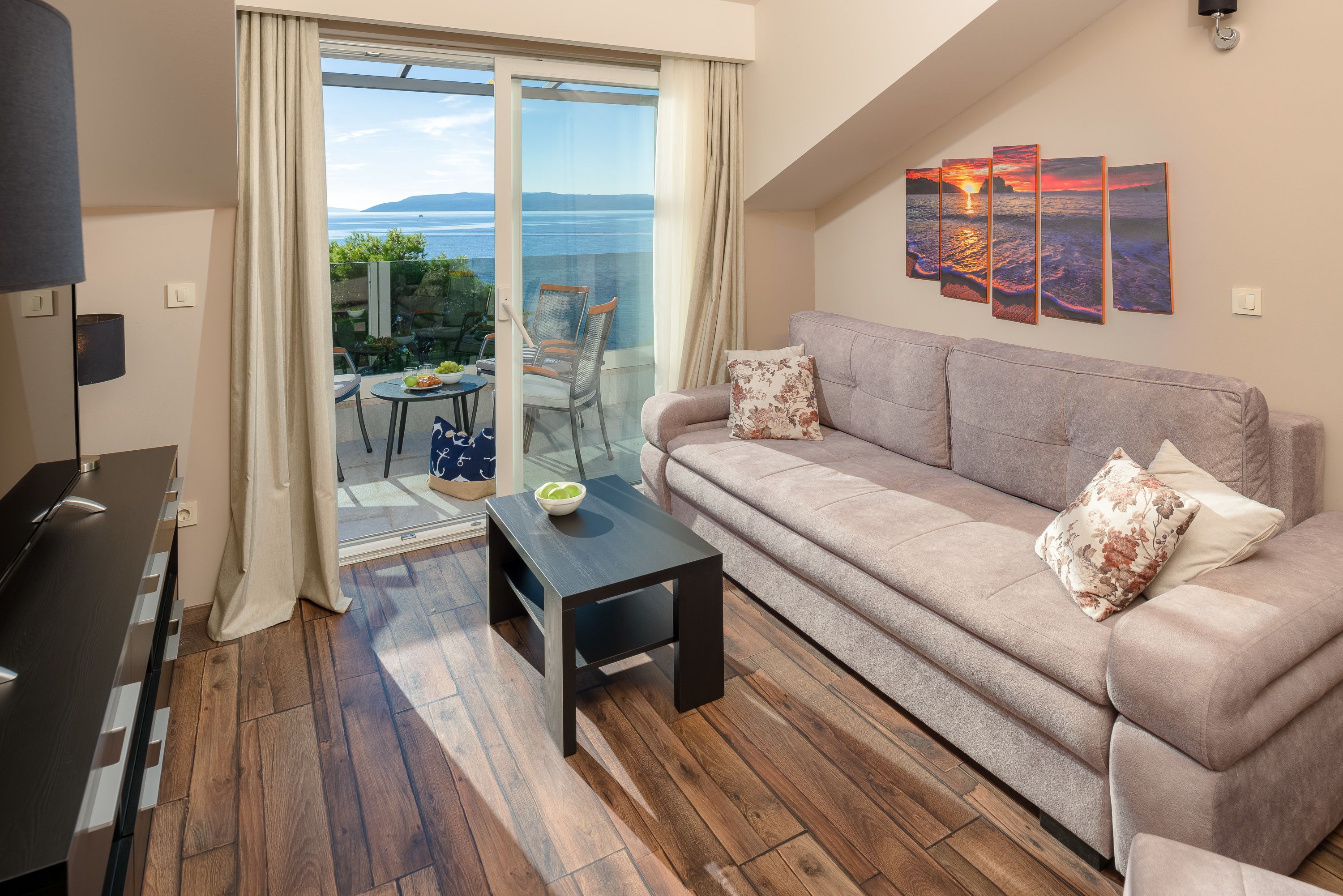 apartment, 2 bedrooms, sea view | living area | 33-inch flat-screen tv with premium tv channels, tv