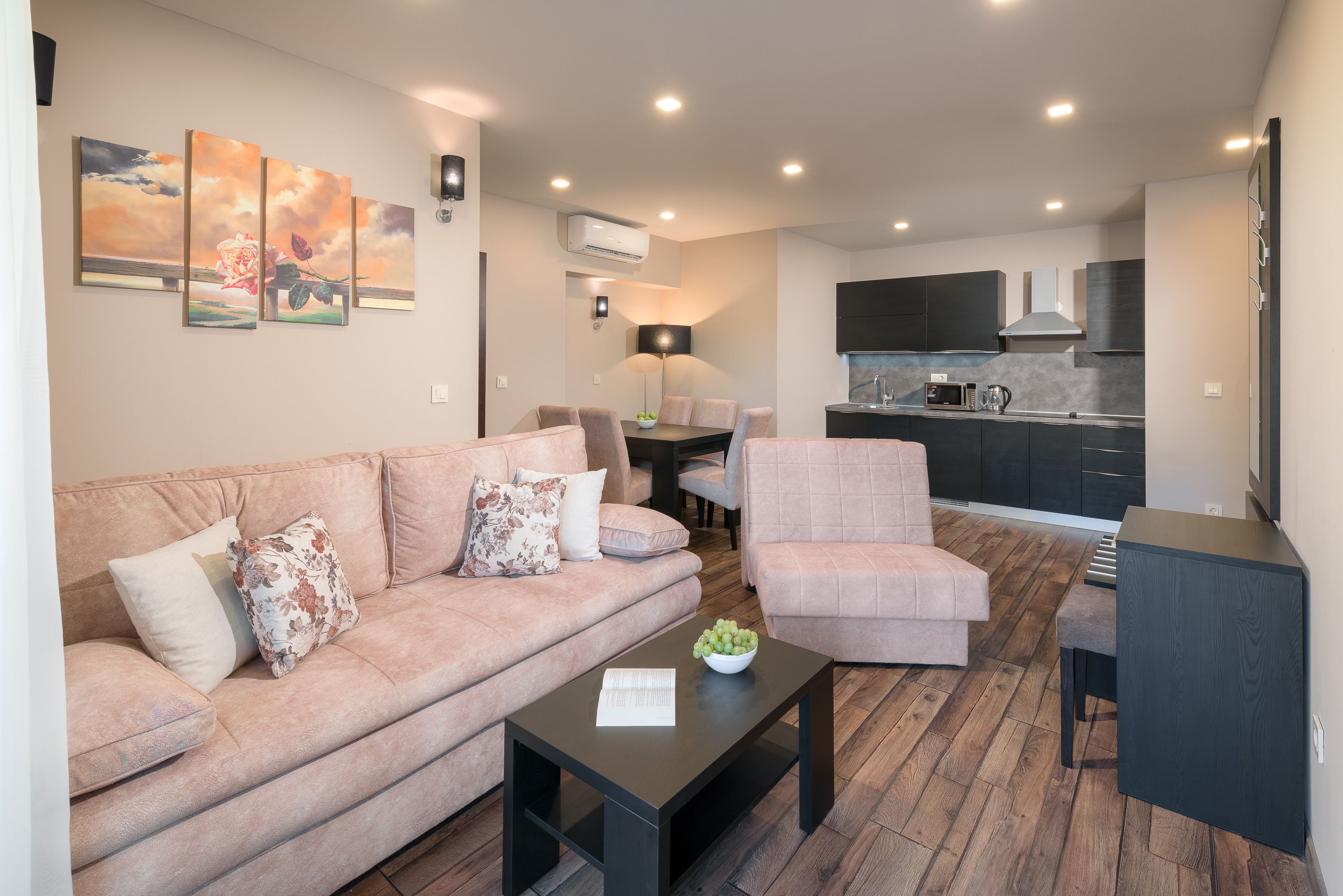 apartment, 2 bedrooms, mountain view | living area | 33-inch flat-screen tv with premium tv channels, tv