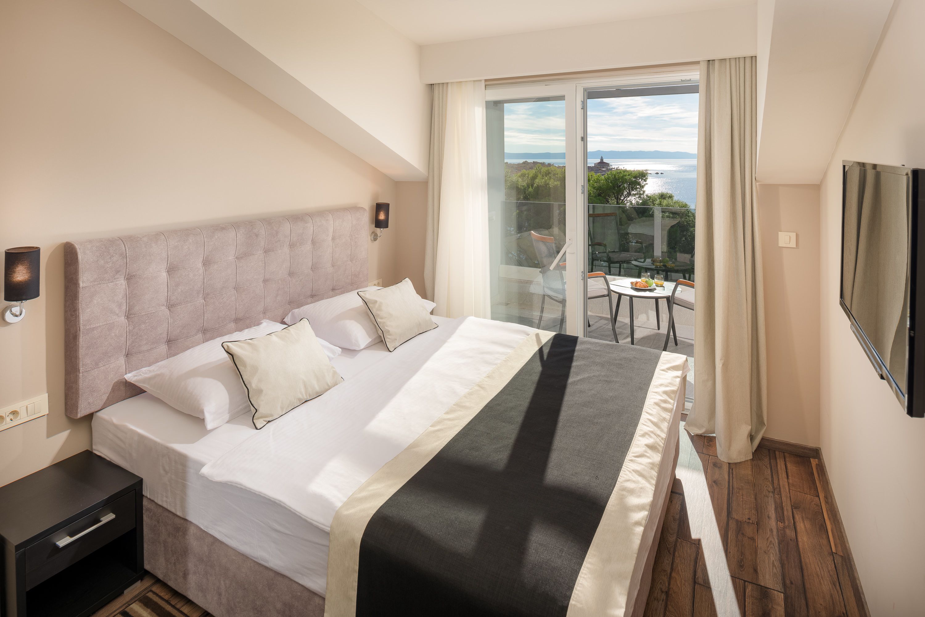 apartment, 2 bedrooms, sea view | in-room safe, desk, laptop workspace, soundproofing