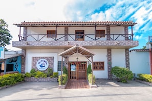 Front of property - Hotel The Dolphin Santa Marta (Santa Marta)