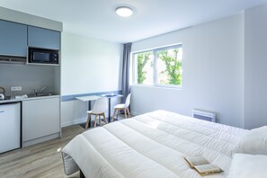 Decoración individual, mobiliario individual, escritorio