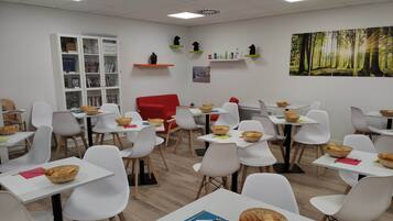 Petit déjeuner buffet servi tous les jours en supplément