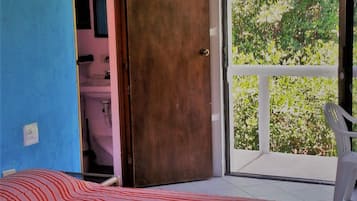 Economy-Doppel- oder -Zweibettzimmer, Mehrere Betten, barrierefrei | Minibar, individuell dekoriert, individuell eingerichtet