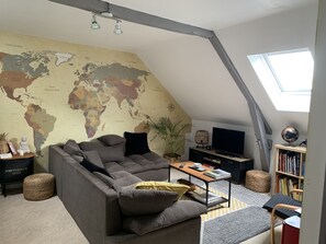 Family Room, 2 Bedrooms, Hot Tub, Garden Area | Living area