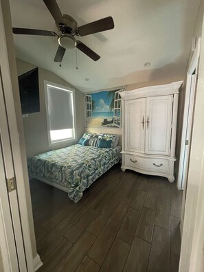 Iron/ironing board, free WiFi, bed sheets, wheelchair access - SURF SHACK (Cape Canaveral)