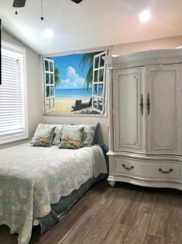 Iron/ironing board, internet, bed sheets, wheelchair access - SURF SHACK (Cape Canaveral)