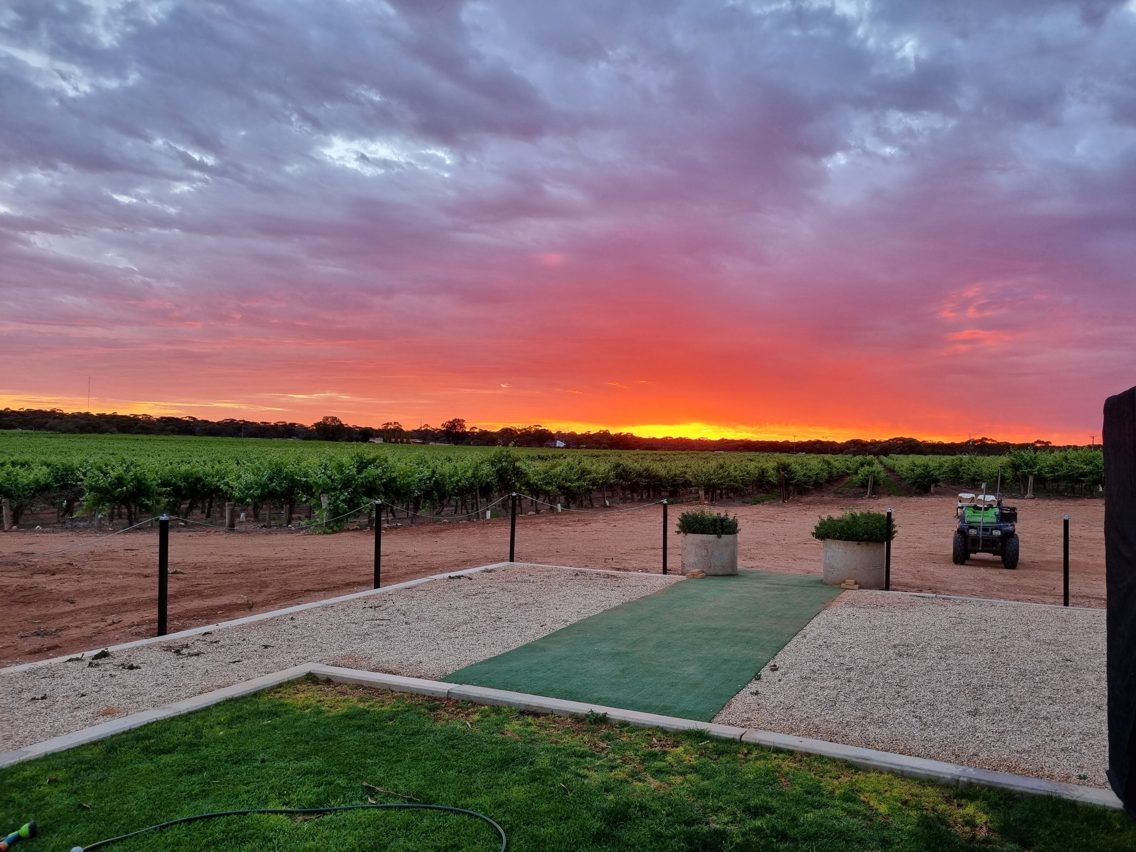 The Picker's Hut - Peaceful vineyard setting — image 16