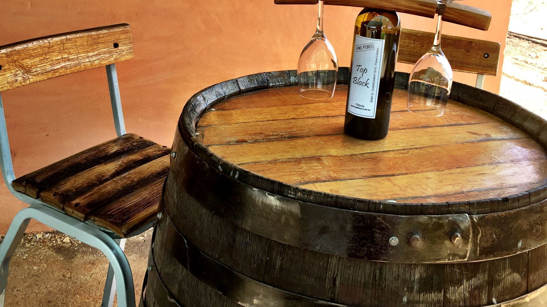 The Picker's Hut - Peaceful vineyard setting — image 2