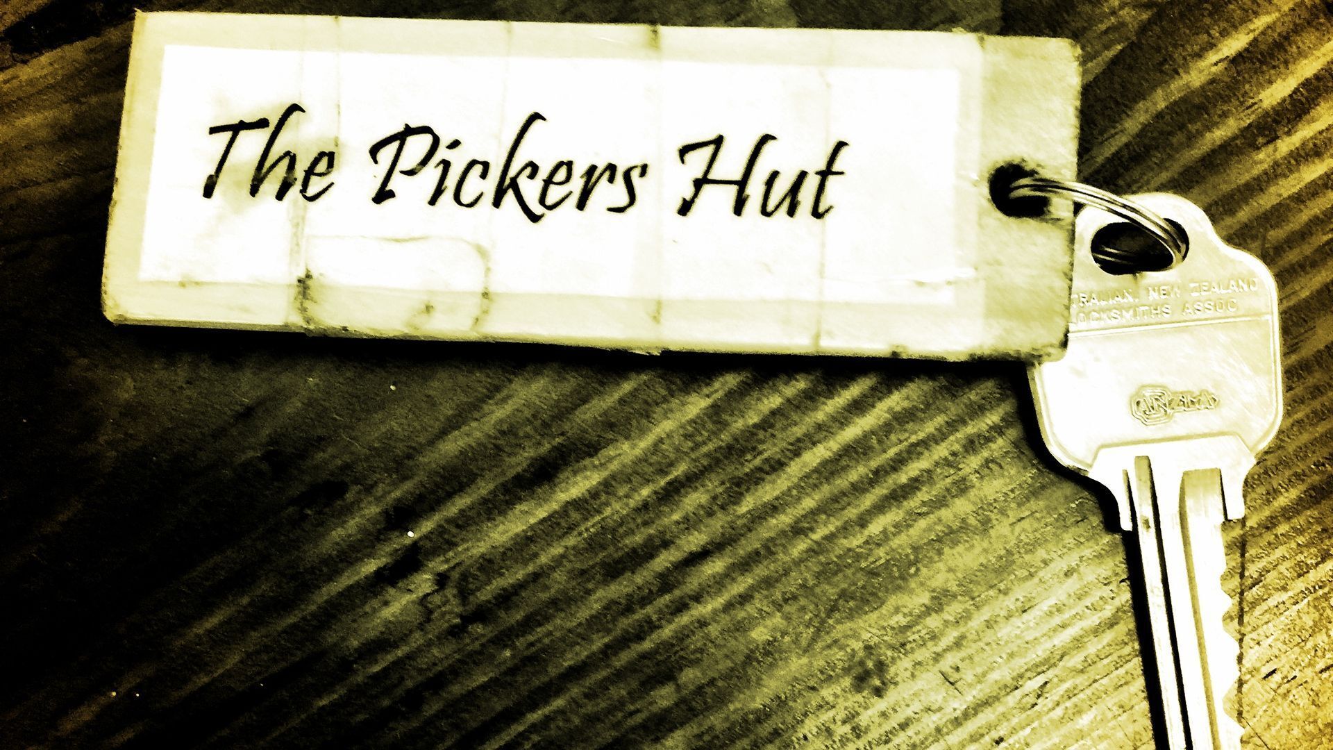 The Picker's Hut - Peaceful vineyard setting — image 4