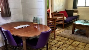 Dining - The Picker's Hut - Peaceful vineyard setting (Monash)