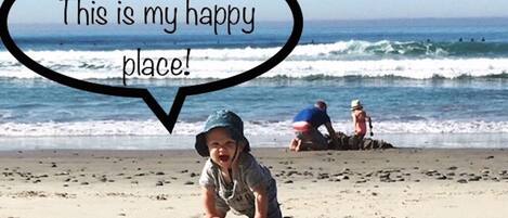 Beach nearby, sun-loungers, beach towels