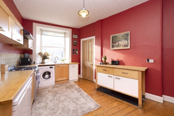 Fridge, microwave, oven, dishwasher