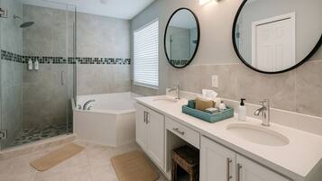 Combined shower/bathtub, jetted bath, hair dryer, towels