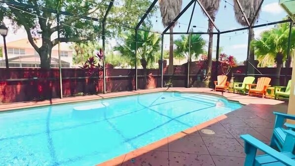 Alberca al aire libre y alberca climatizada