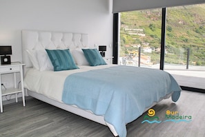 3 bedrooms, iron/ironing board, WiFi, bed sheets - Great modern villa A/C, sea-view | Calheta Charm (Arco Da Calheta)