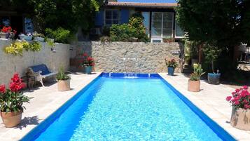 Piscina all'aperto, una piscina riscaldata