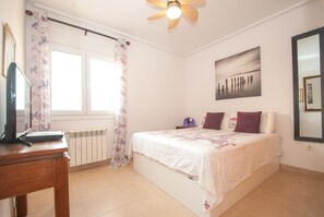 3 bedrooms, iron/ironing board, free WiFi, bed sheets