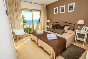 2 bedrooms, bed sheets