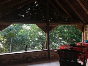 Classic Double Room | In-room dining - Mahun on the Lagoon Bungalows (Lakatoro)