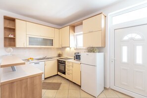 Unclassified image, 4 of 25, button