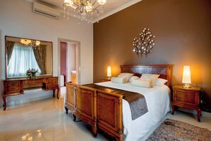 We use only premium beddings and linens to give you a comfortable night's sleep. - Villa Munqar~ 3BR Coastal Villa w/ Pool & Sauna (Zurrieq)