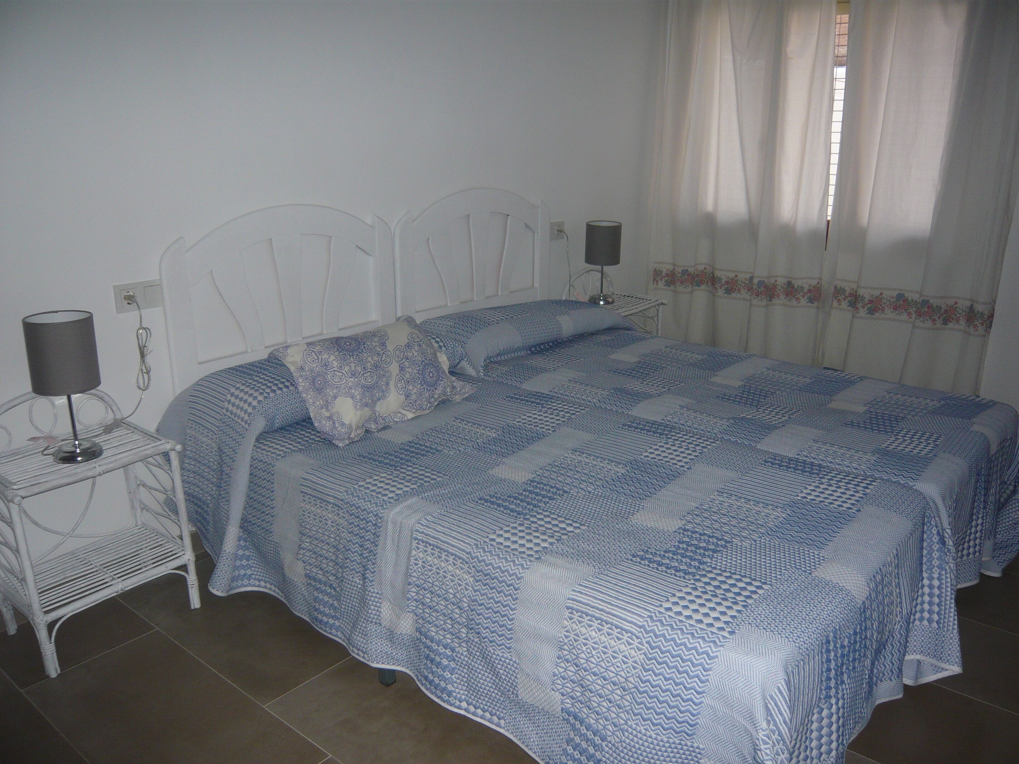 4 slaapkamers, een strijkplank/strijkijzer, gratis wifi, beddengoed