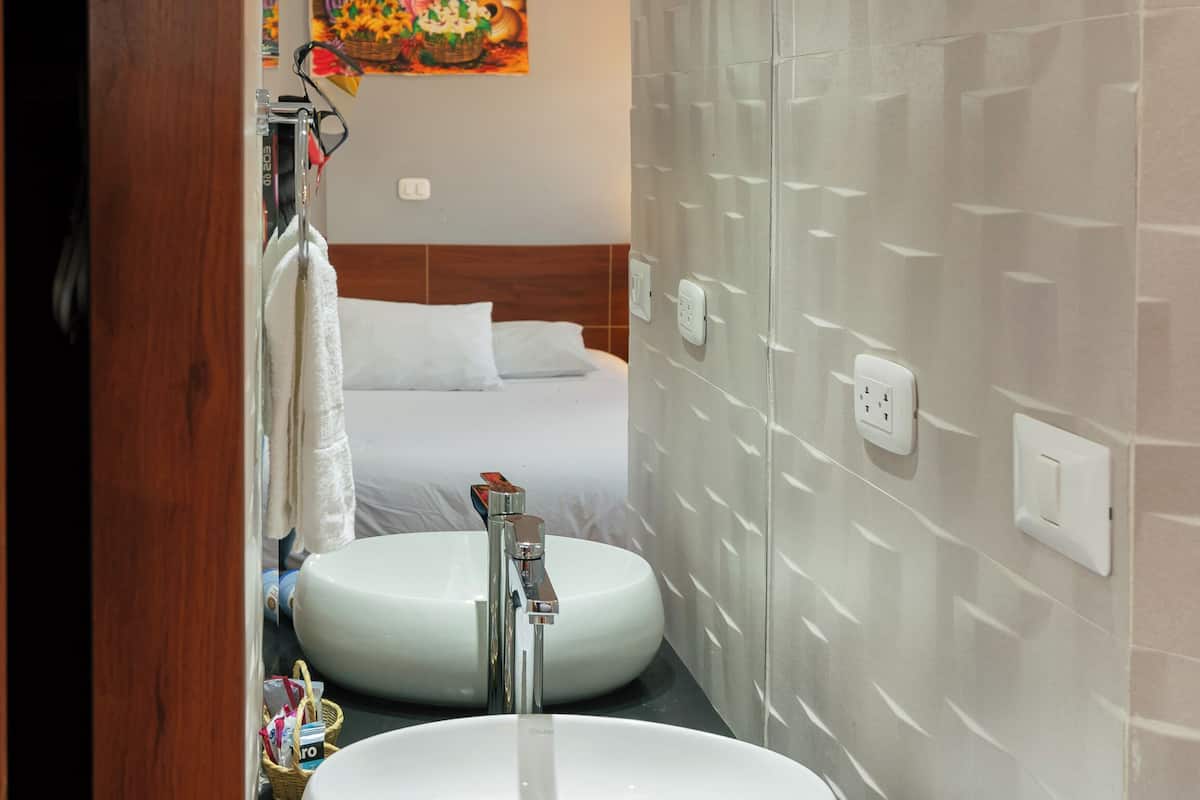 Single Room, 1 Double Bed