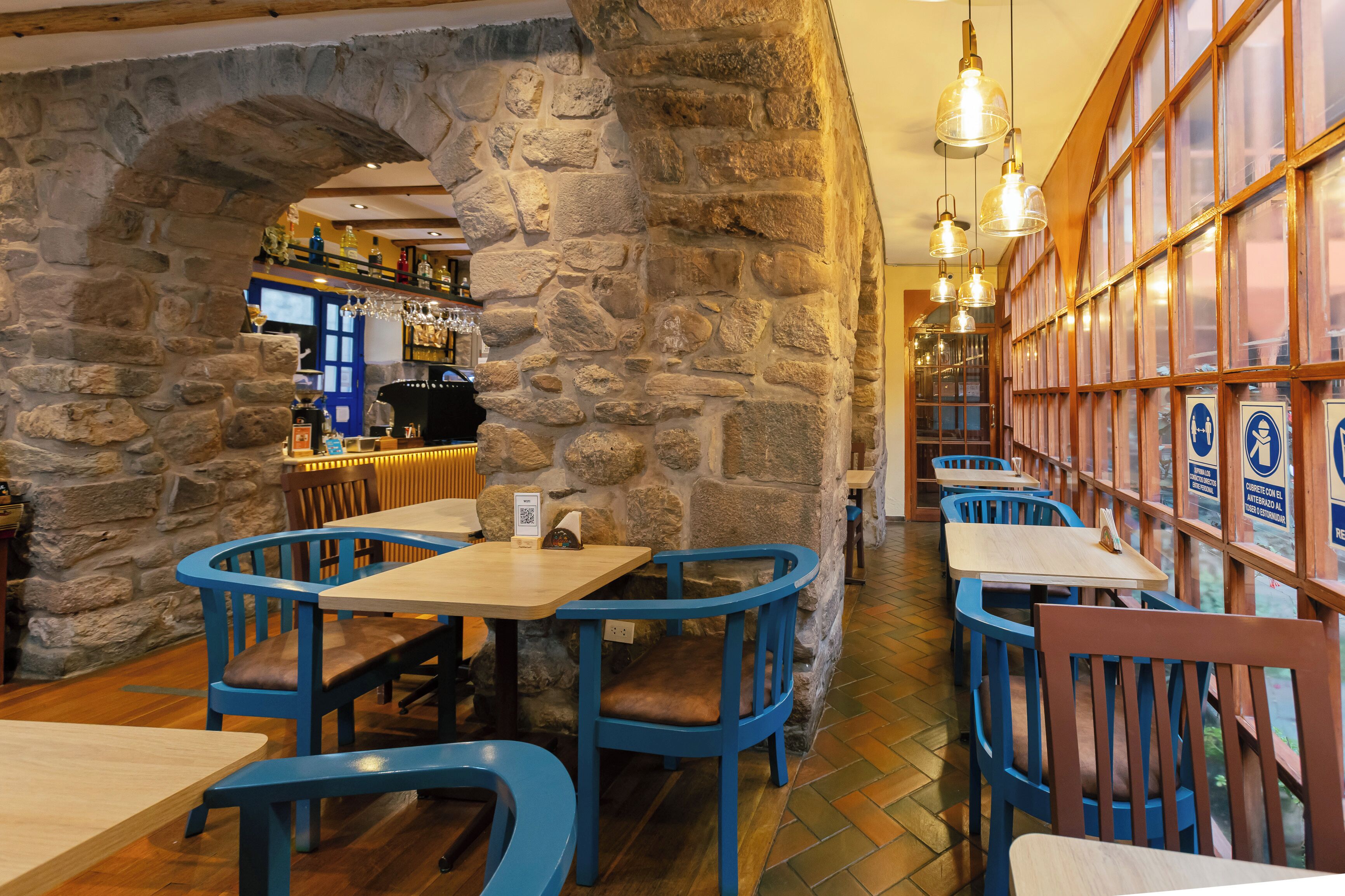 Se sirven desayunos y cocina internacional, con vista al jardín 