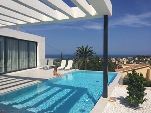 Piscine extérieure