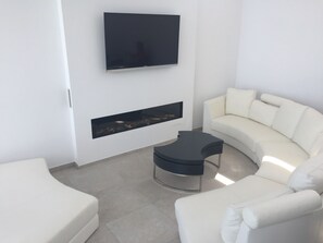 TV connectée, cheminée, chaîne hi-fi, imprimantes