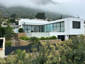 Exterior - luxurious, state-of-the-art villa with beautiful views (Denia)