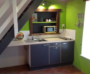 Fridge, microwave, stovetop, coffee/tea maker