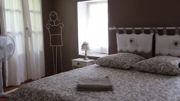 4 habitaciones, tabla de planchar con plancha, wifi y ropa de cama
