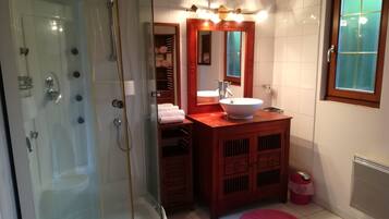 Shower, hair dryer, towels